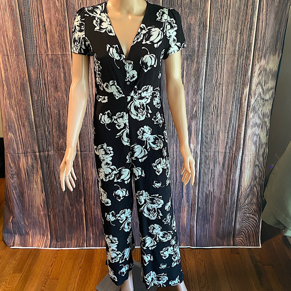 The Impeccable Pig black & white floral summer tropical romper size small